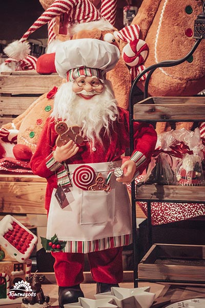 Maison de fée, de lutin en forme de champignons aux chapeaux rouge orangé -  Un grand marché